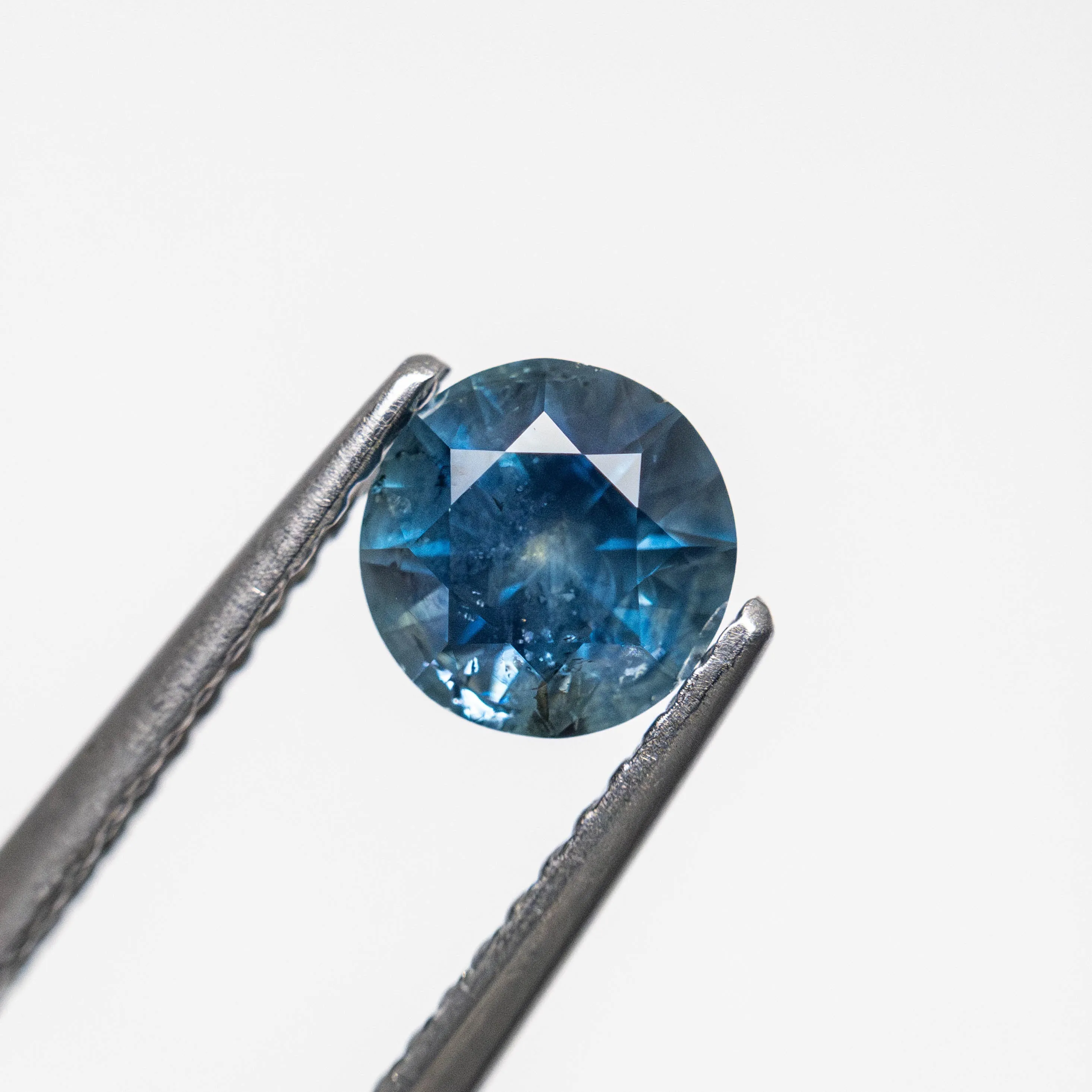 0.81ct 5.67x5.58x3.75mm Round Brilliant Sapphire 19942-33