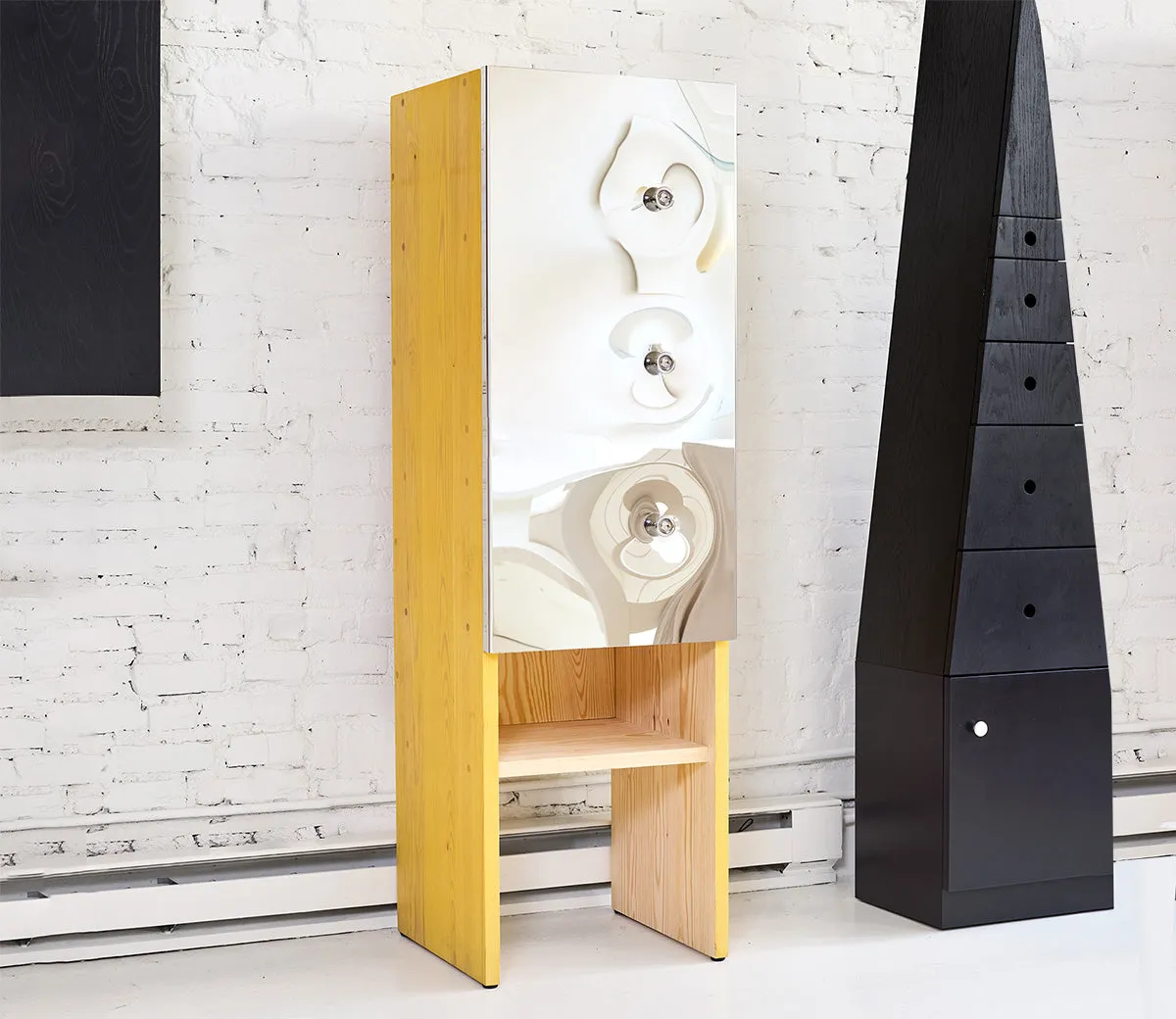 Mass one-door cabinet