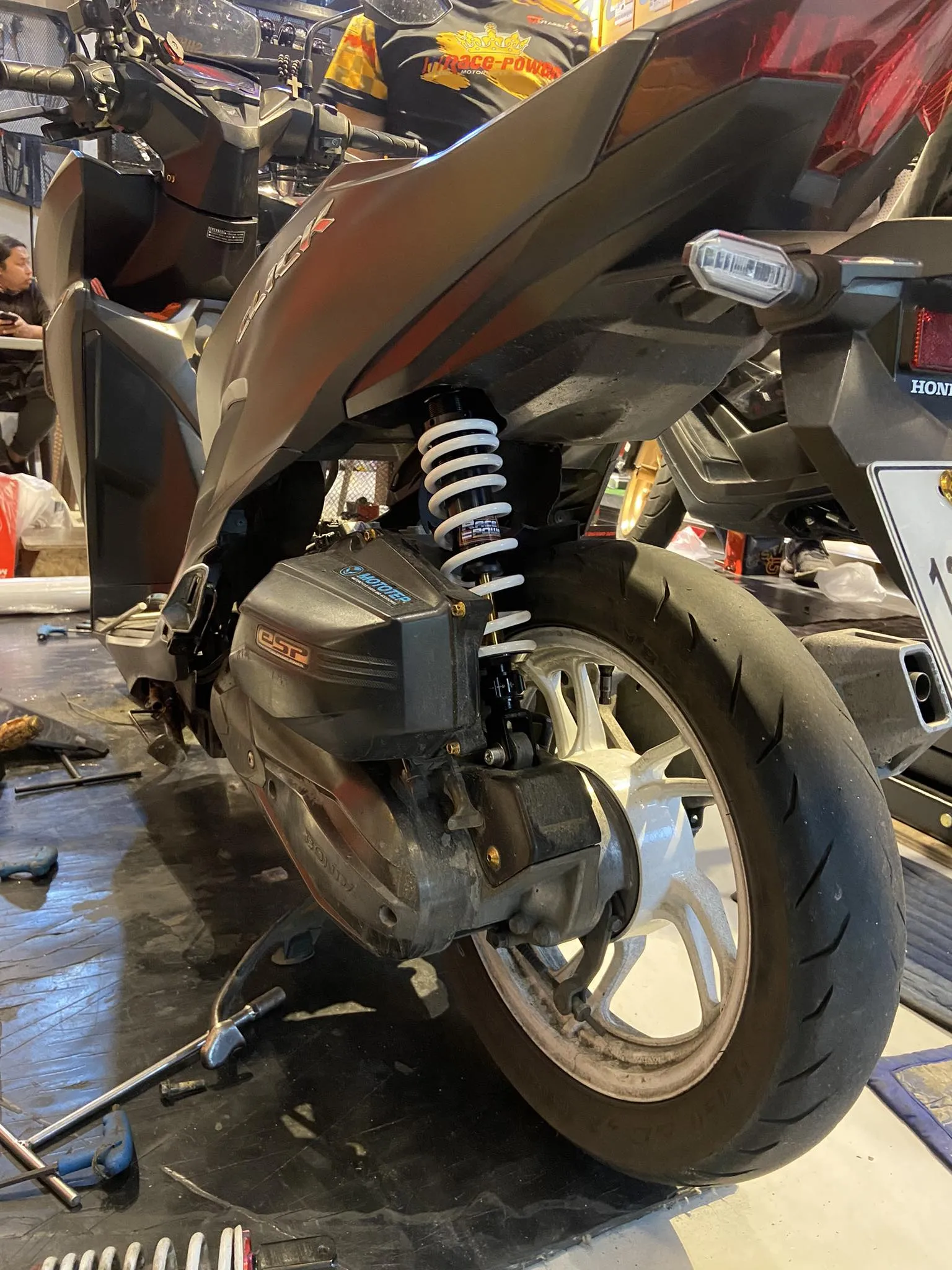 RACE POWER PREMIUM HONDA CLICK (BLACK/WHITE)