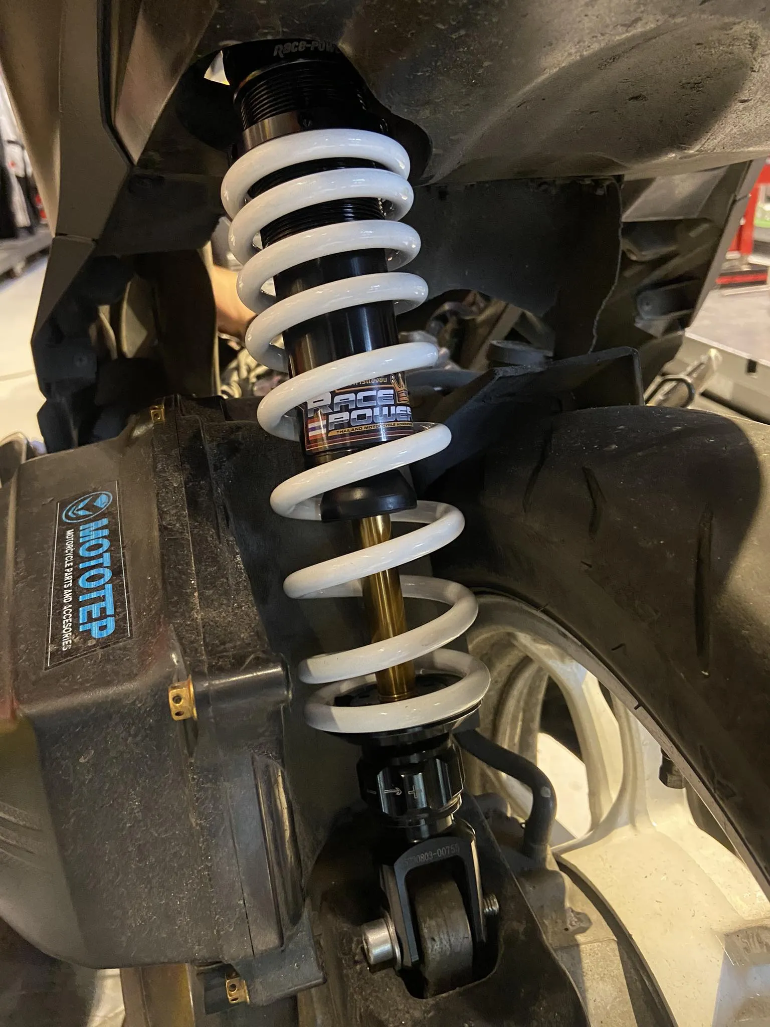 RACE POWER PREMIUM HONDA CLICK (BLACK/WHITE)