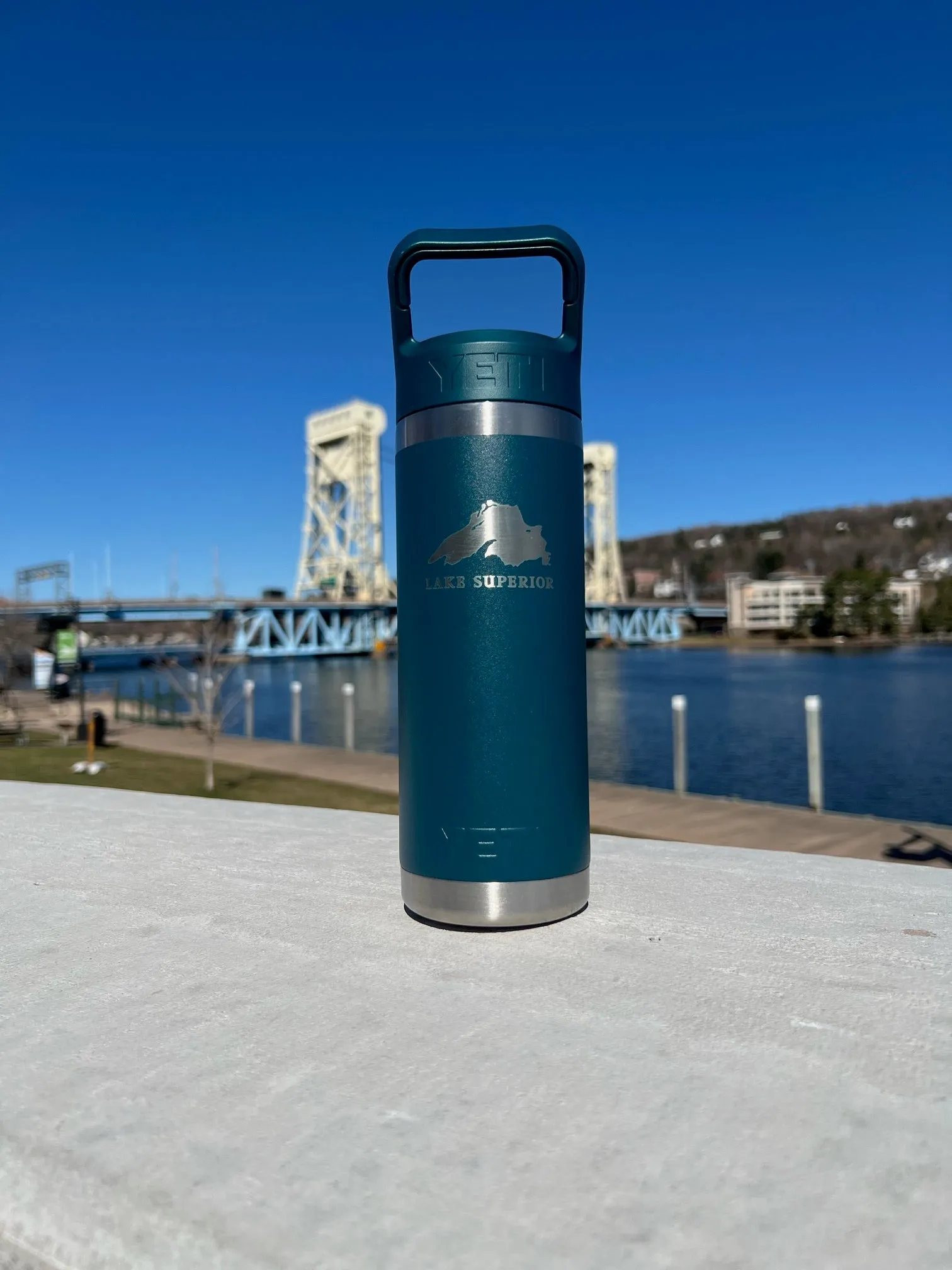 Yeti Lake Superior Rambler 18 w/ Straw Cap